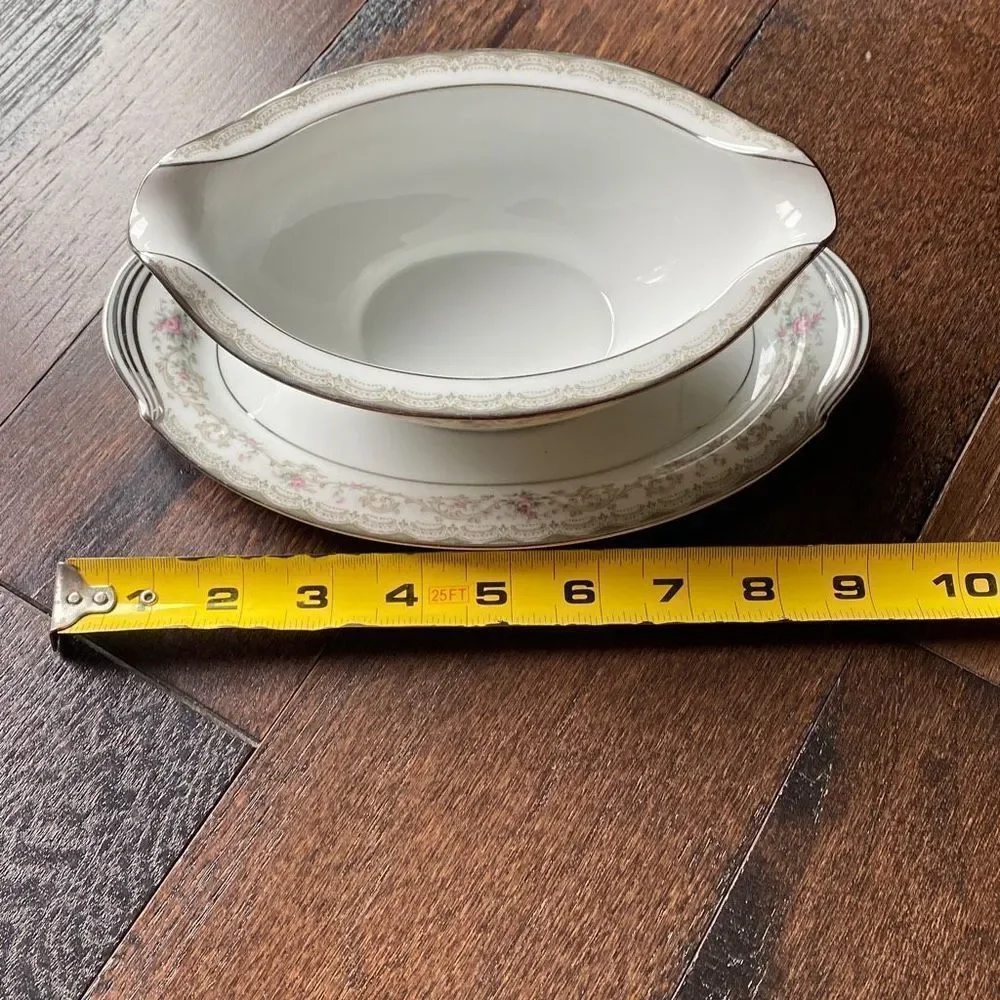 Noritake Edgewood China gravy boat Vintage floral rose platinum trim attached un
